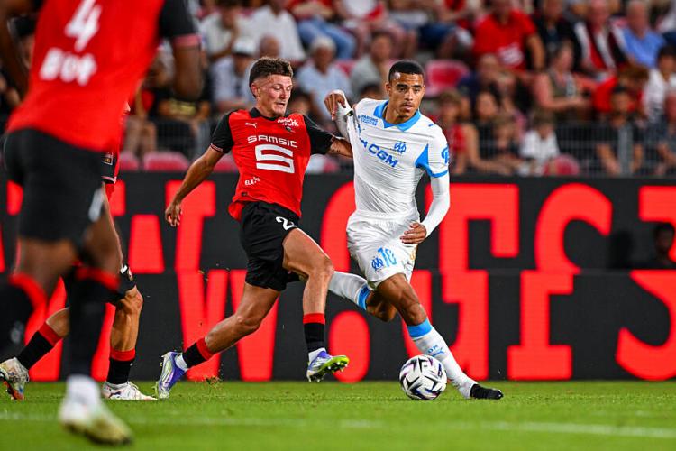 Mason Greenwood (OM) en duel avec Quentin Merlin (Stade Rennais)