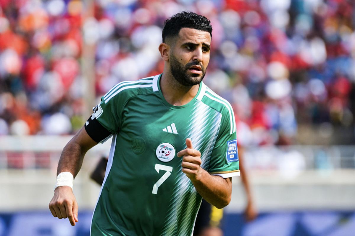 Riyad Mahrez avec le maillot de l'Algérie