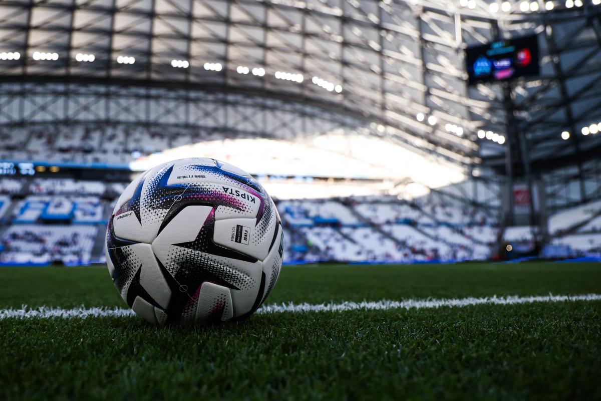 Ballon de la Ligue 1. 