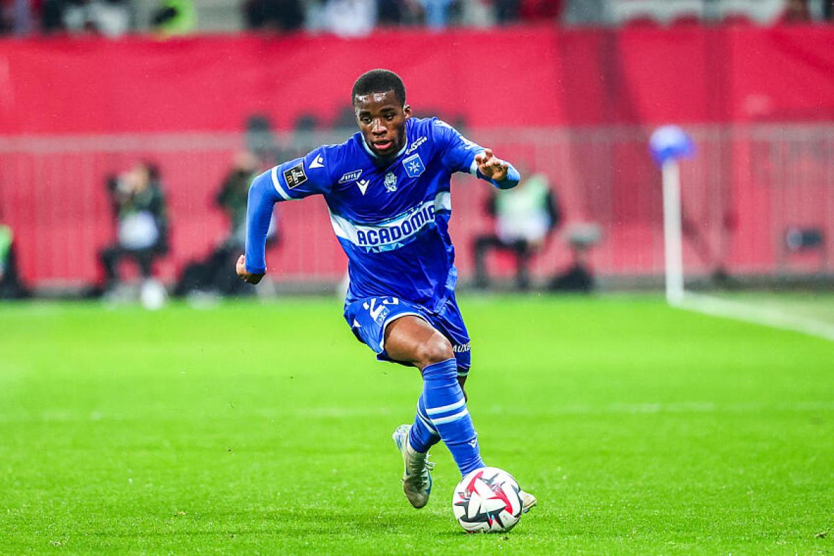 Hamed Junior Traoré sous le maillot de l'AJ Auxerre