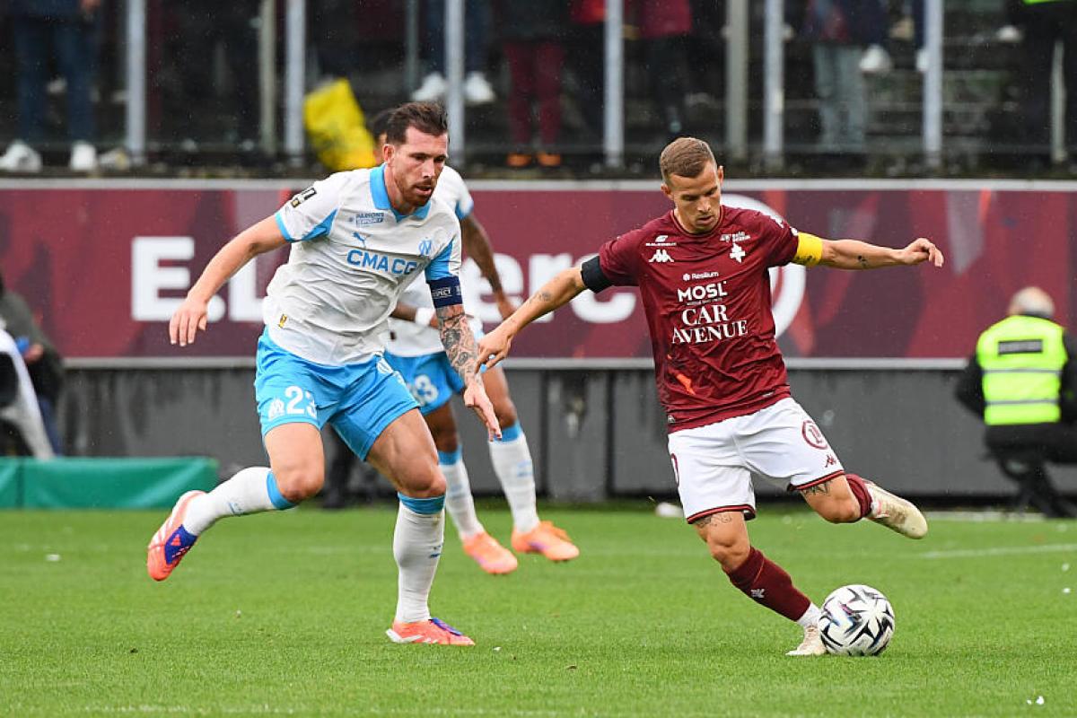 Pierre-Emile Højbjerg (gauche) au duel avec Gauthier Hein (droite)