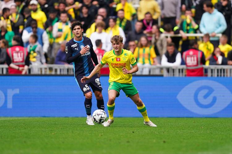 Johann Lepenant (FC Nantes), ici face à Leonardo Balerdi (OM).