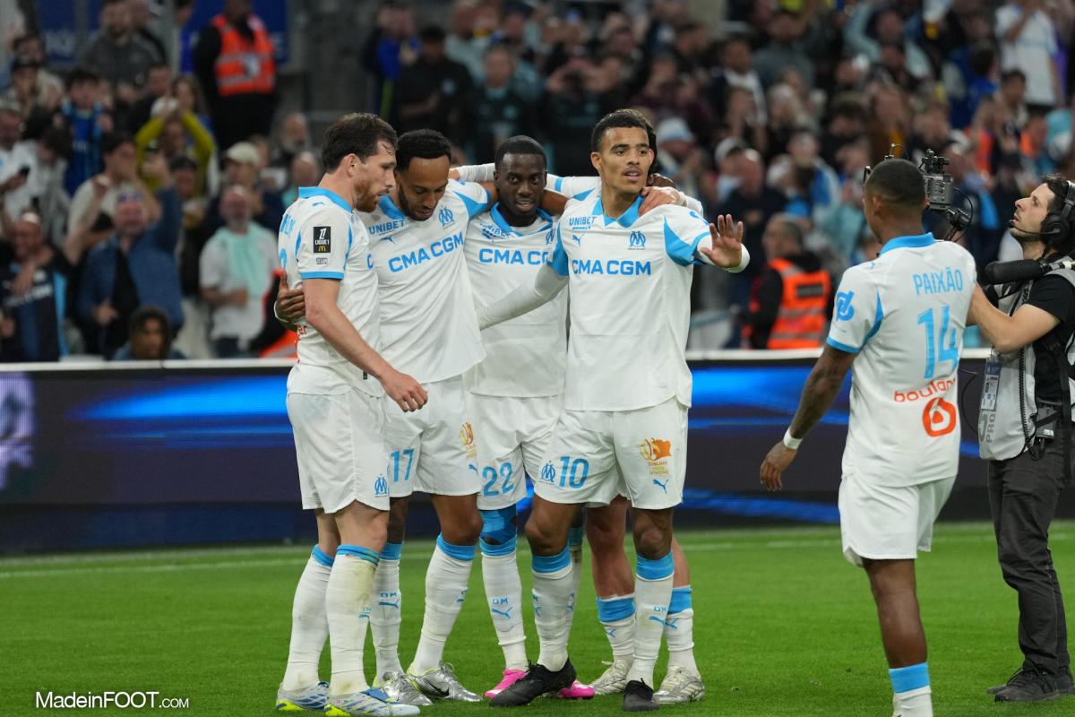 Marseille présente son maillot domicile 2026-2027 avec le nouveau logo