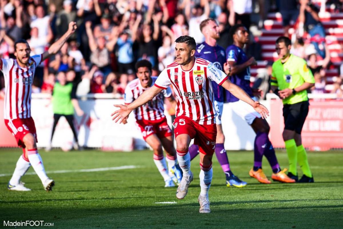 Riad Nouri, sous le maillot de l'AC Ajaccio