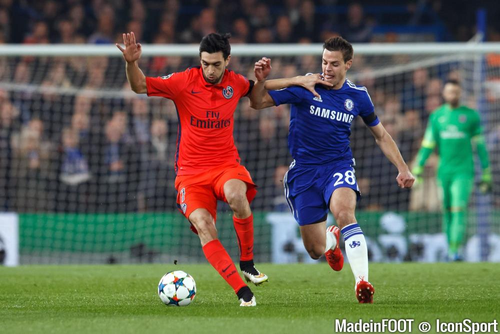 César Azpilicueta (Chelsea) aux côtés de Javier Pastore (PSG) lors d'un huitième de finales de Ligue des Champions - 11/03/2015