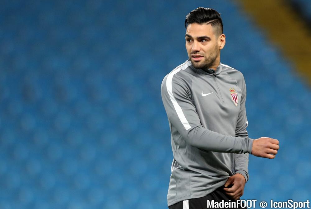 Falcao est touché à l'adducteur gauche.