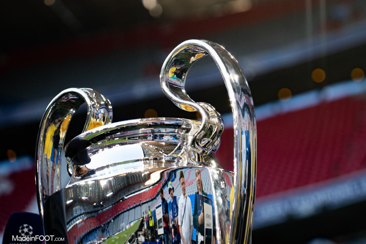 Trophée de la Ligue des Champions.