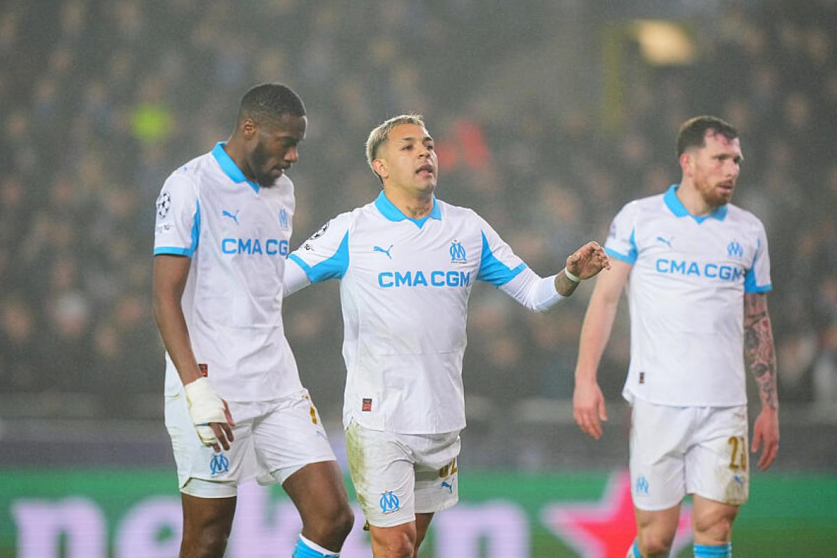 Facundo Medina (au centre), défenseur central de l'OM