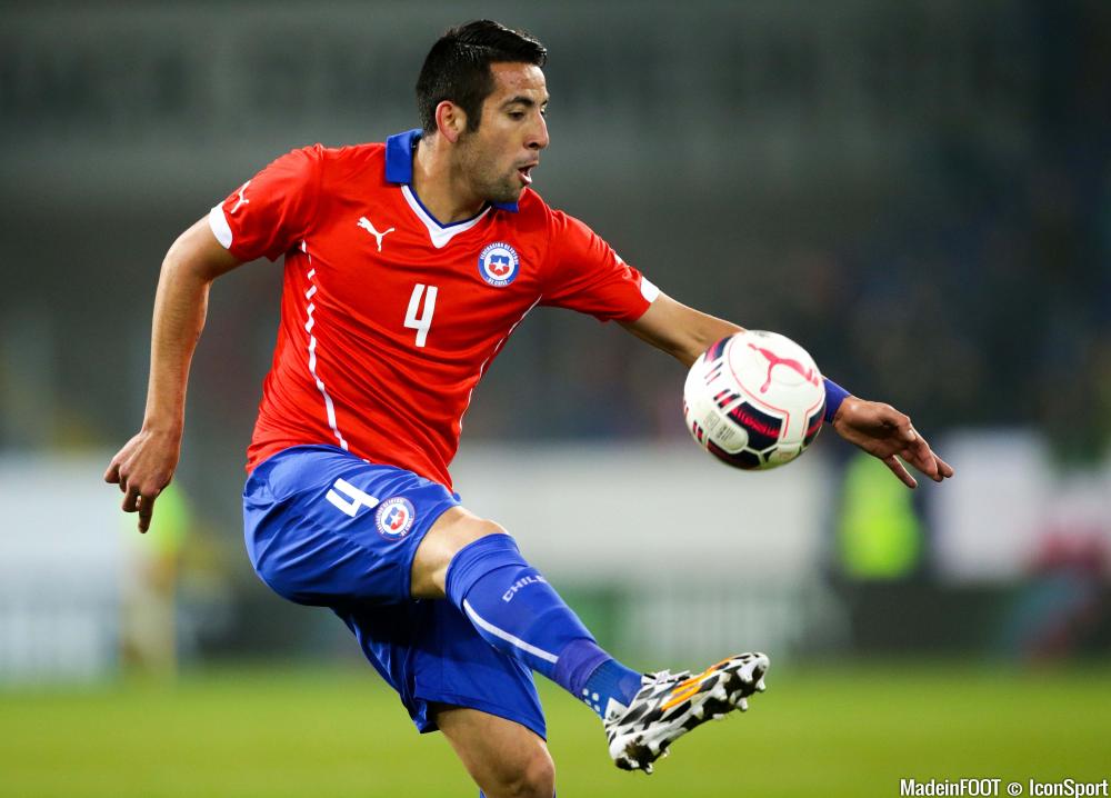 Mauricio Isla et le Chili ont étrillé le Vénézuela.