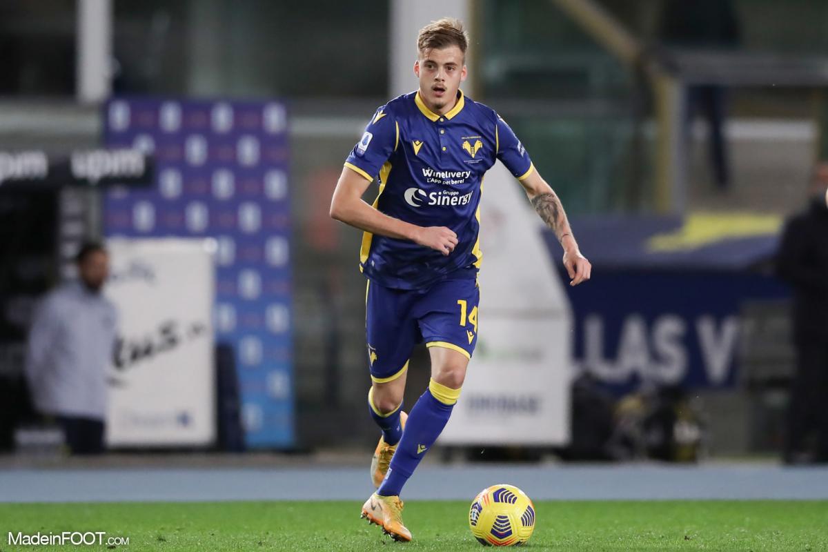 Ivan Ilic sous le maillot de l'Hellas Vérone